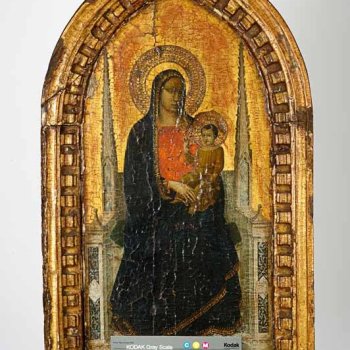 Avant restauration la couche picturale est soulevée à cause des contractions du support